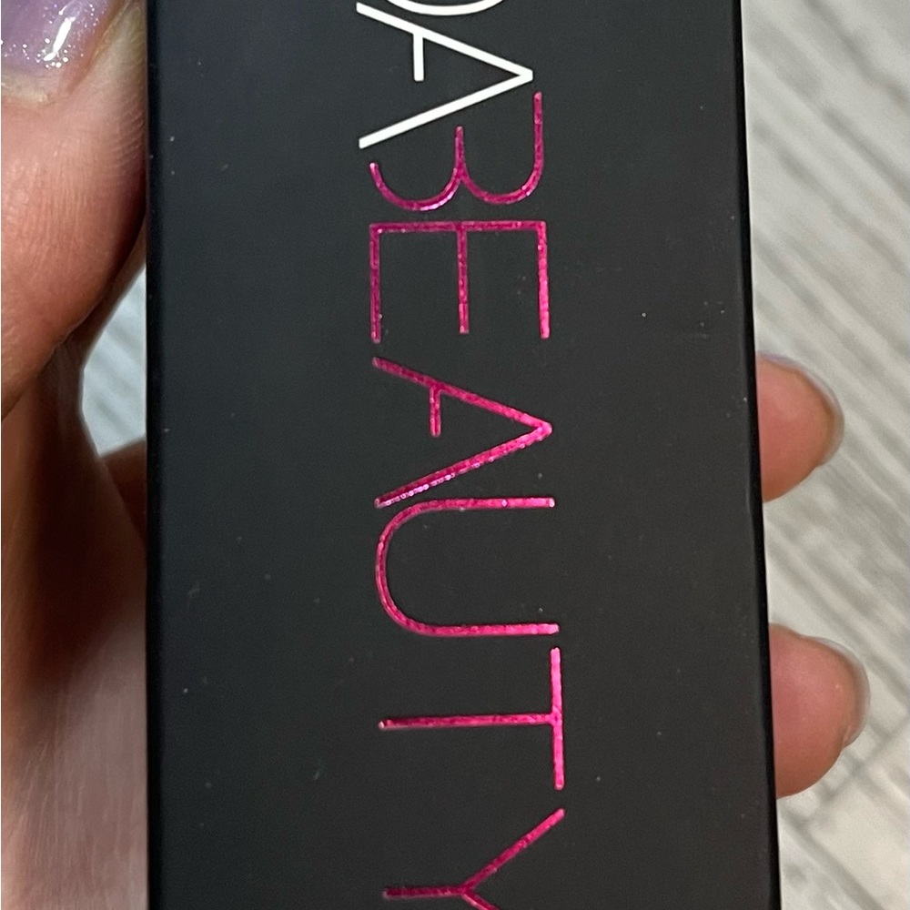 HUDA BEAUTY Bold Pink Lip Color